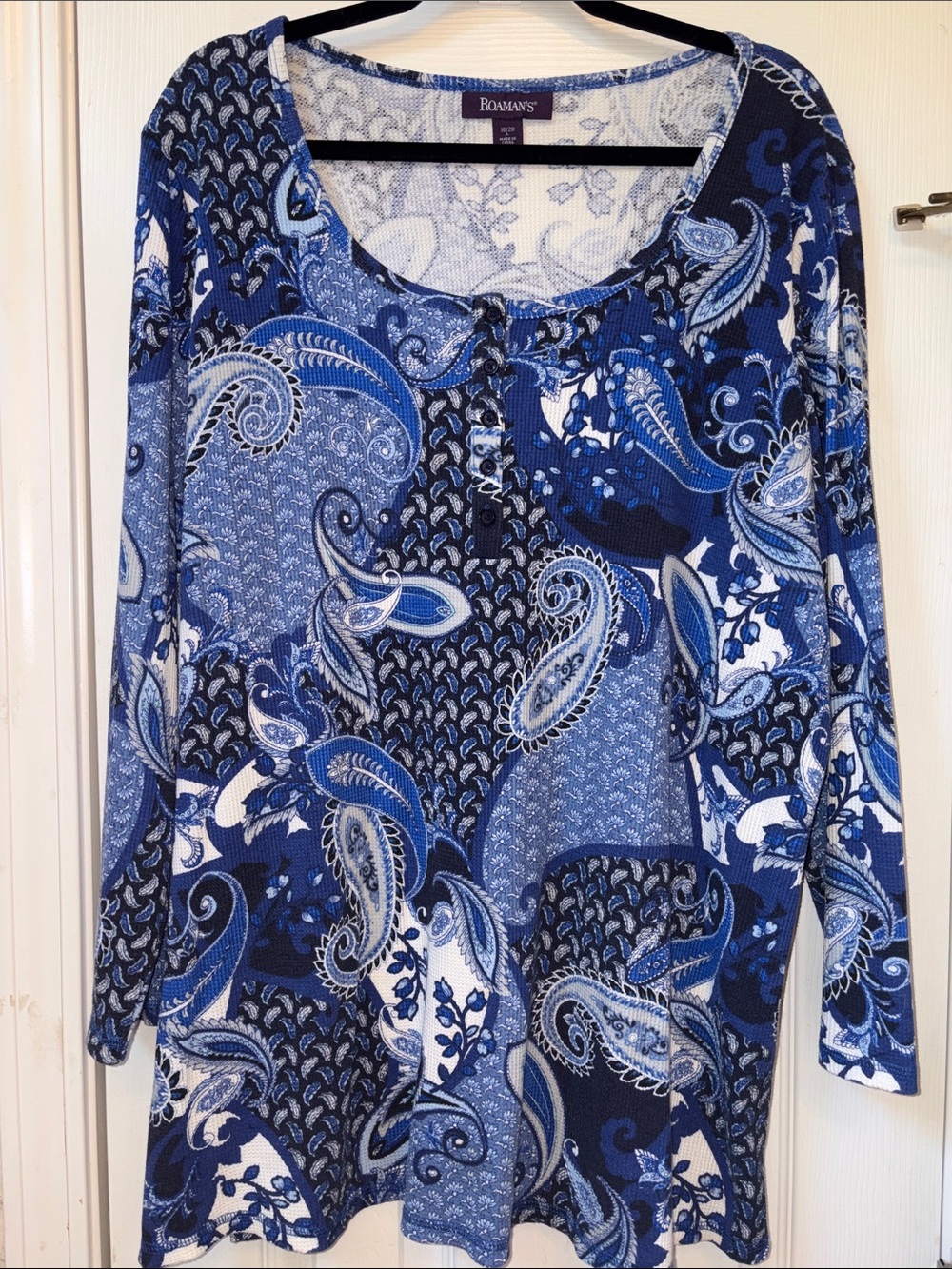 18/20W Roaman's Blue Paisley Scoop-Neck Long Sleeve Tunic Top
